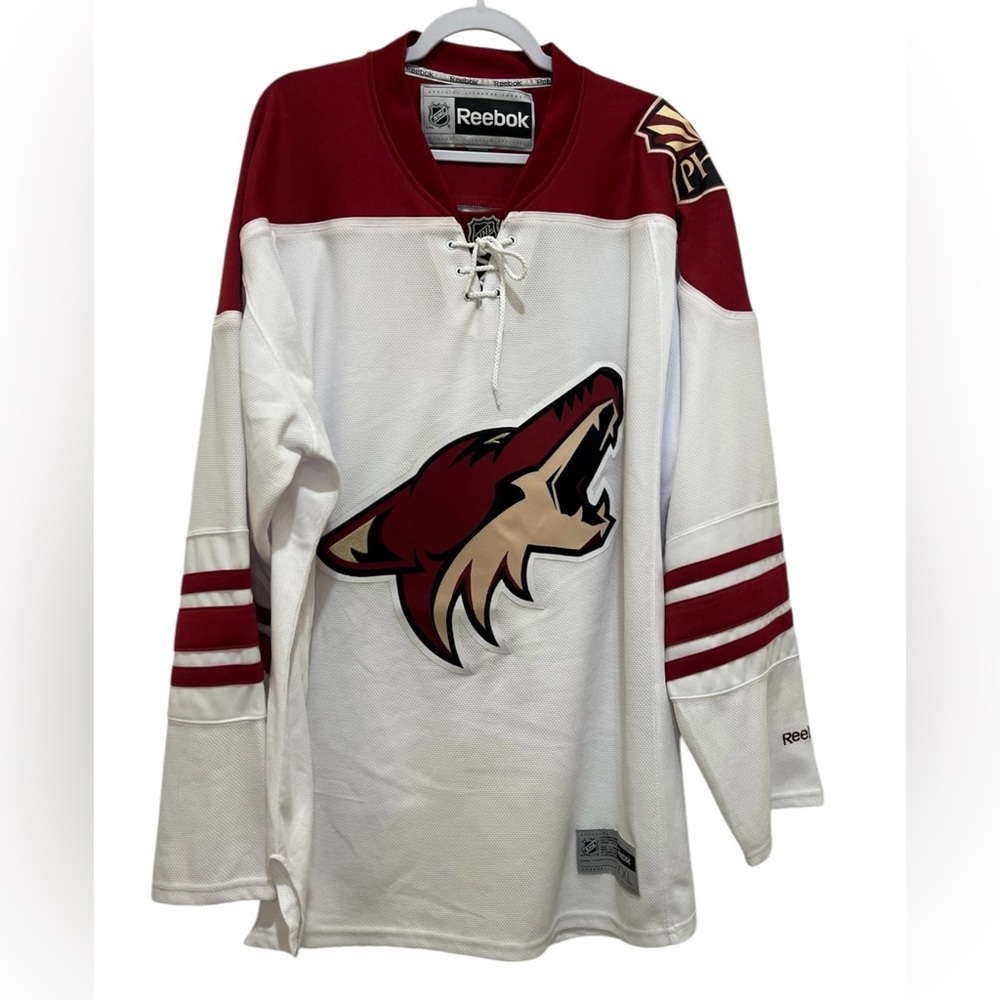 Reebok NHL men’s 2XL Phoenix Coyotes long sleeve white jersey with tie chest